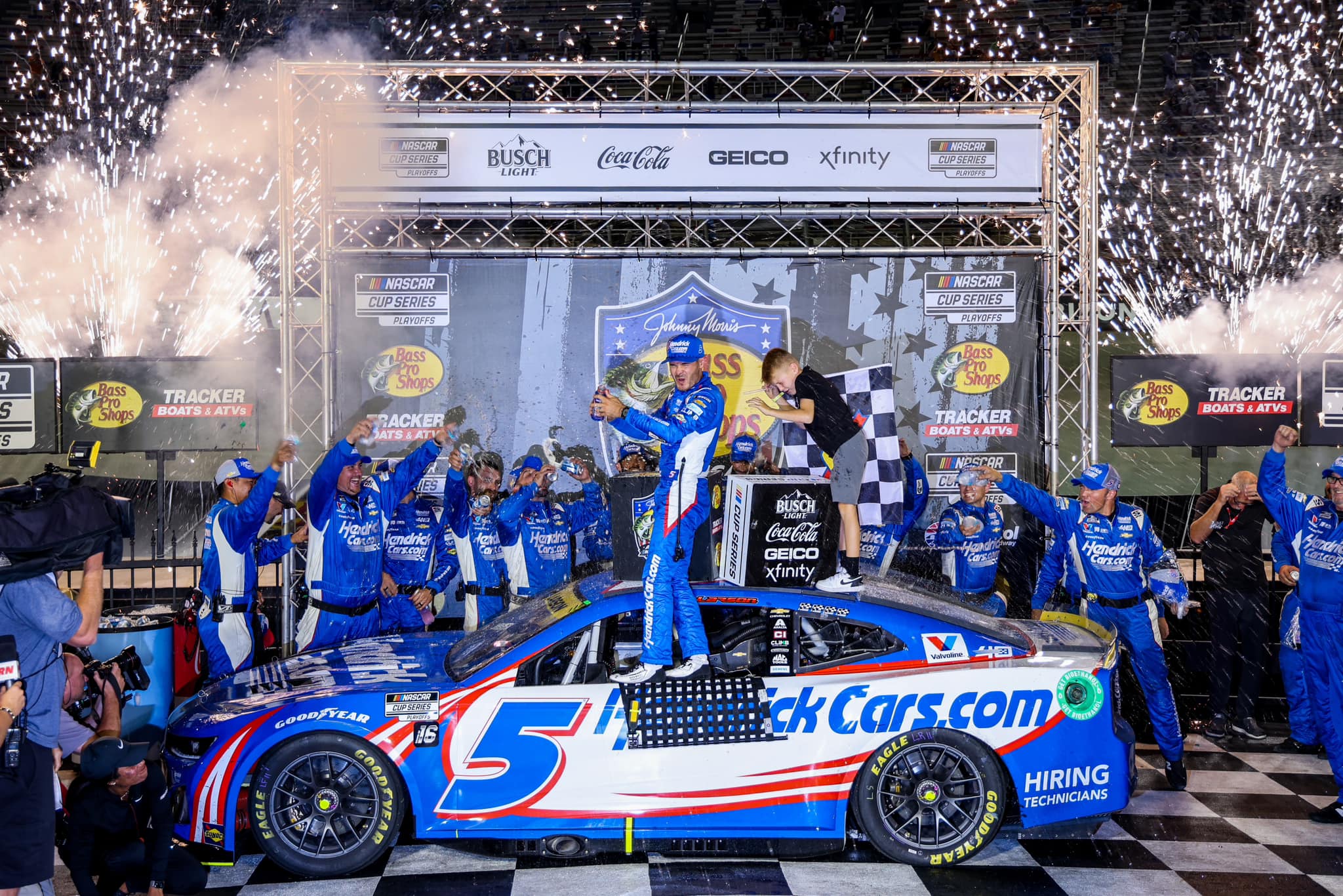 Kyle Larson wins Bristol Motor Speedway Bass Pro Shops Night Race